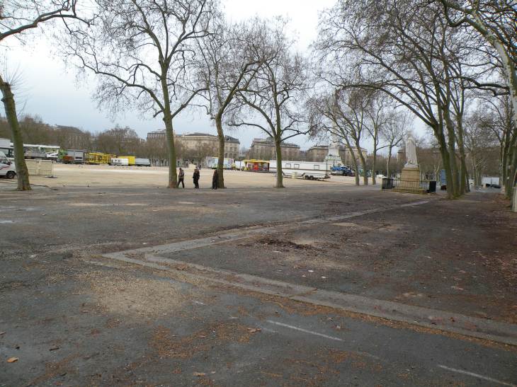  l'esplanade des Quinconces